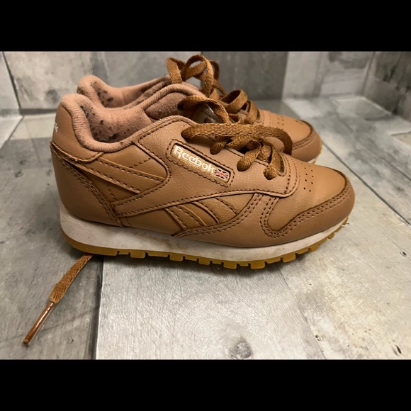 Reebok kids youth shoes size 9 - Picture 1 of 6